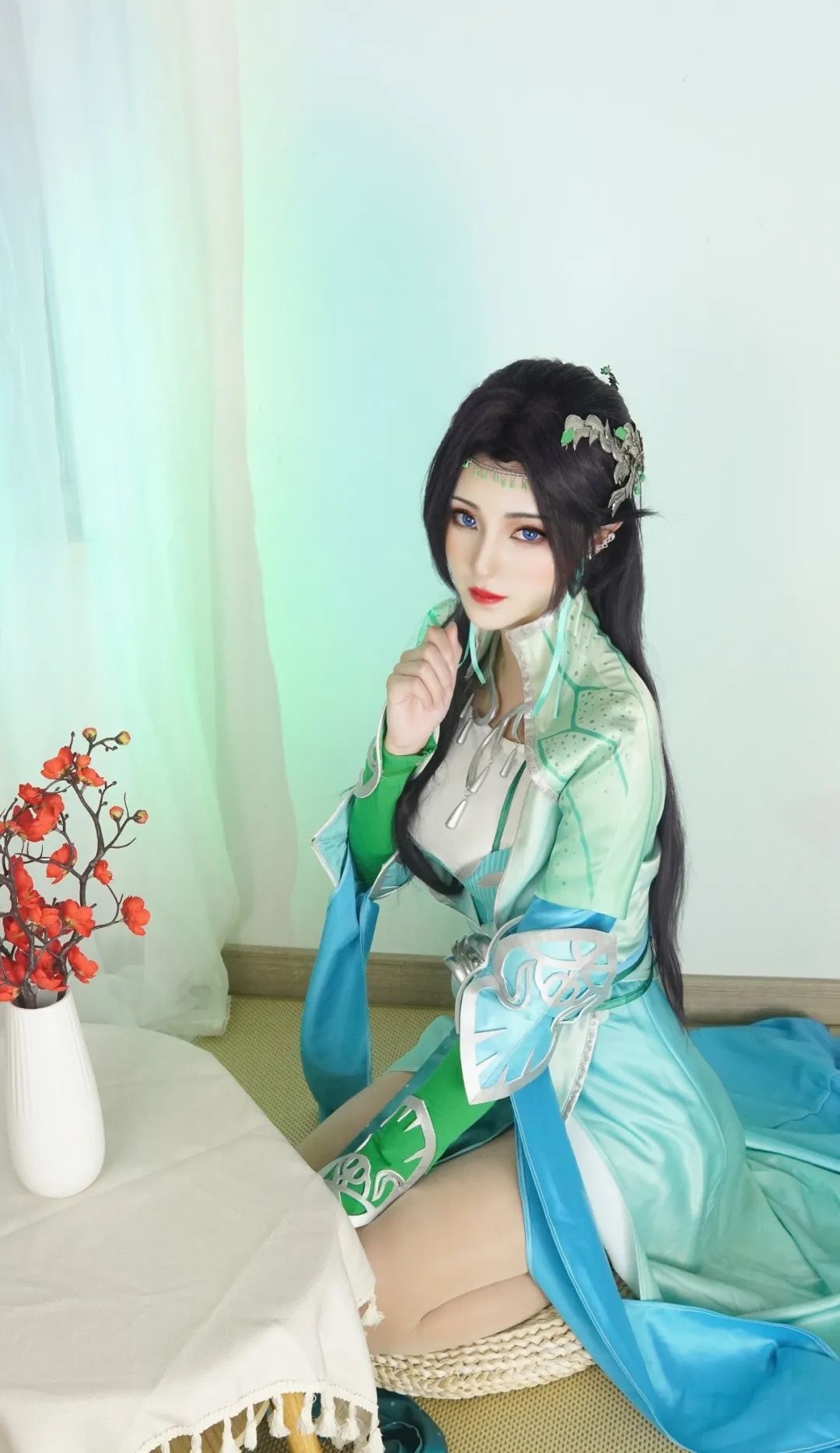 云韵女神即使胸前加大布料，也难掩傲人身材，这波斗破苍穹Cosplay可给满分