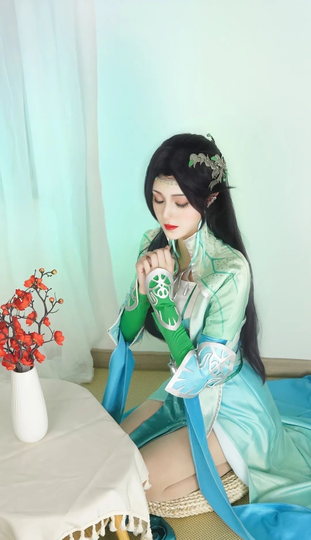 云韵女神即使胸前加大布料，也难掩傲人身材，这波斗破苍穹Cosplay可给满分